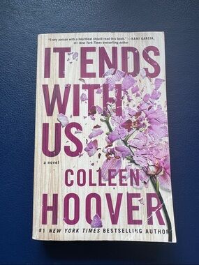 It Ends With Us - Colleen Hoover Paperback